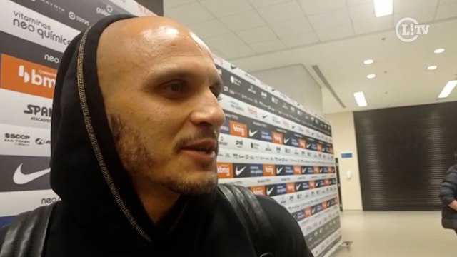 Fábio Santos comemora mais uma final com o Corinthians e atualiza sobre renovação
