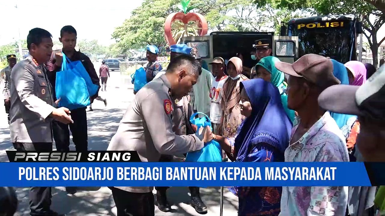 Kegiatan Membagikan Bantuan Sosial Kepada Masyarakat Yang Terdampak Kenaikan Harga Bbm Di Wilayah Ds. Tlocor