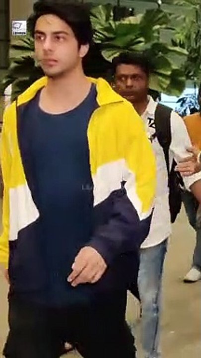 फैन ने चुम लिया Aryan Khan का हाथ