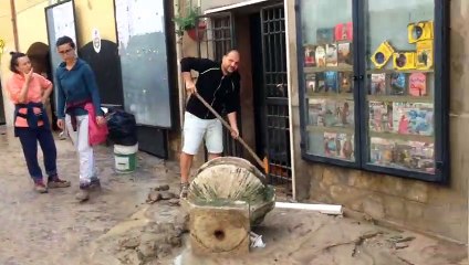Alluvio Marche, a Cantiano si lavora per pulire case e negozi