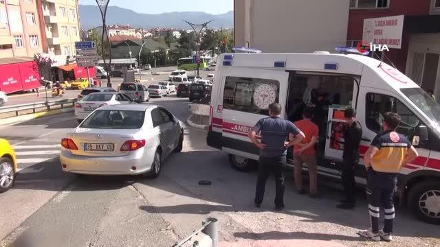 Son dakika haberleri! Otomobil ile motosikletin çarpıştığı kazada 1 kişi yaralandı