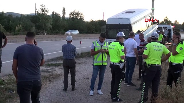 Tokat'ta öğrenci servisi ile hafif ticari araç çarpıştı: 13 yaralı