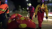 Alluvione nelle Marche, i soccorsi dei vigili del fuoco con gommoni e idrovore