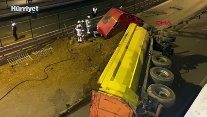 Kadıköy'de çevre yoluna düşen TIR kamerada