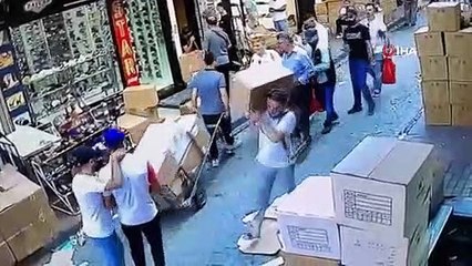 Beyazıt'ta tantanacılık yöntemiyle hırsızlık kamerada