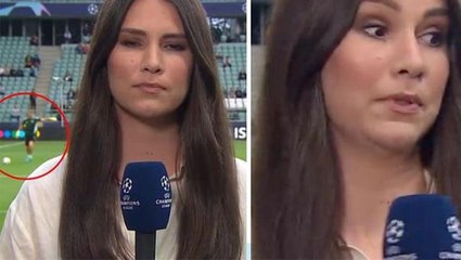 Topu kalçasına bilerek attı! Kadın muhabirin zor anları