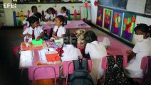 Sri Lanka, la difícil elección entre comer tres veces al día o ir al colegio