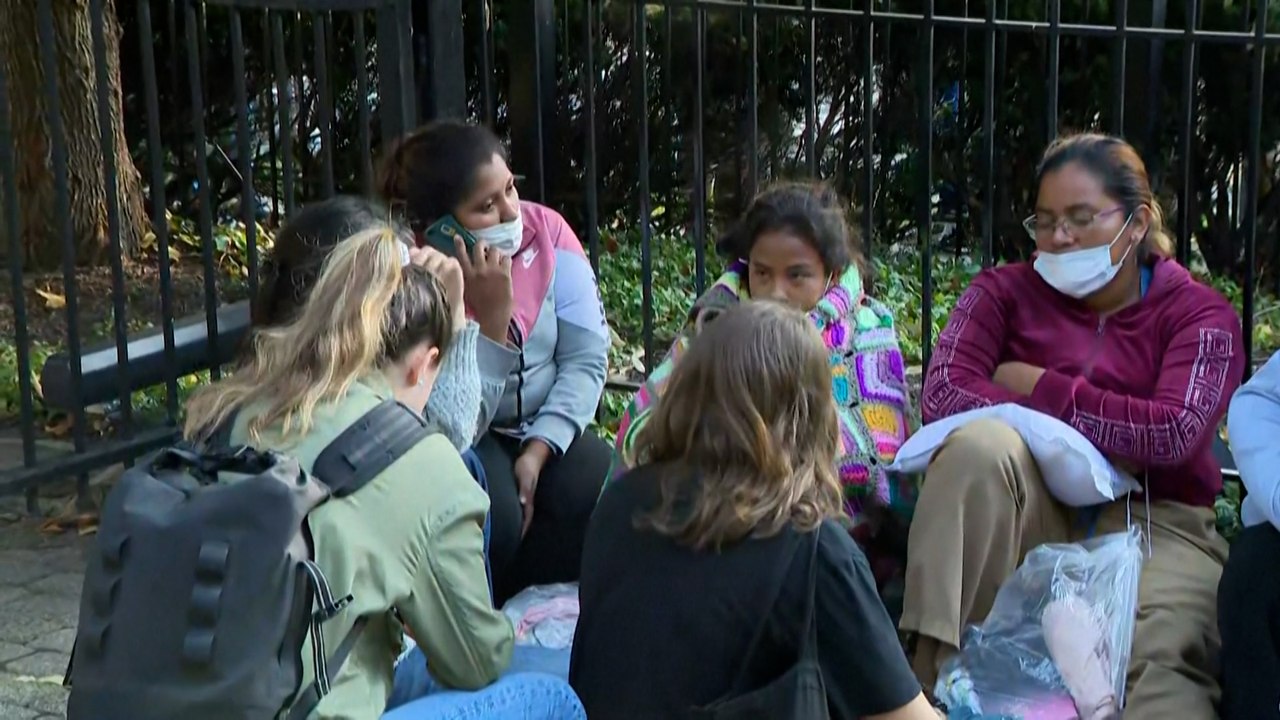 États-Unis : le gouverneur du Texas envoie deux bus de migrants chez Kamala Harris