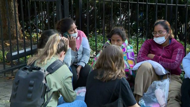 États-Unis : le gouverneur du Texas envoie deux bus de migrants chez Kamala Harris