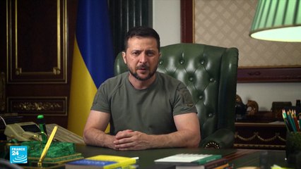 زيلينسكي يعلن العثور على "مقبرة جماعية" في إيزيوم