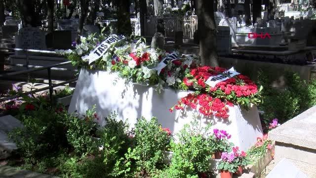 Son dakika haberleri! İSTANBUL-TARIK AKAN ÖLÜMÜNÜN 6'NCI YILINDA MEZARI BAŞINDA ANILDI