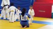 Priscilla Gneto à l'entraînement avec les petits judokas guadeloupéens