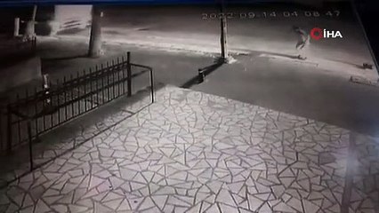 Kadıköy’de çevre yoluna devrilen kamyonun yolda ilerlediği anlar kamerada