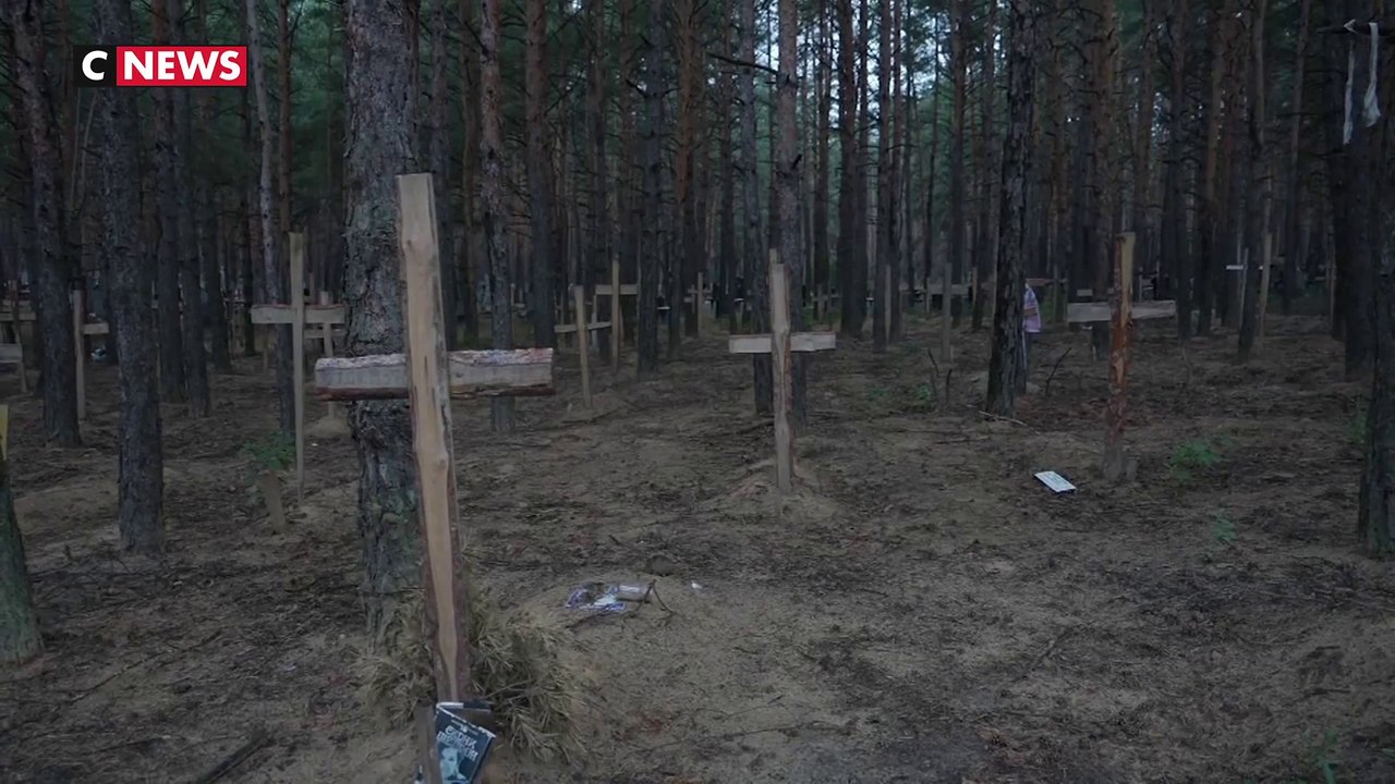 Guerre en Ukraine : une nouvelle fosse commune avec plus de 400 corps découverte à Izioum