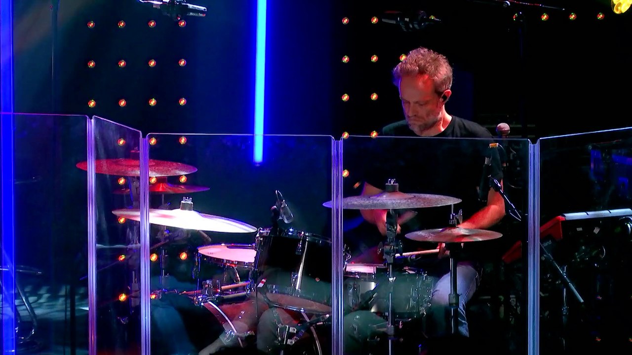 Christophe Willem interprète "J'avance" dans "Le Grand Studio RTL"