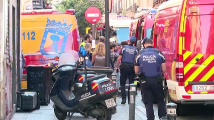 Download Video: Bomberos apagan el fuego del edificio de la explosión en San Ferrer de Malasaña