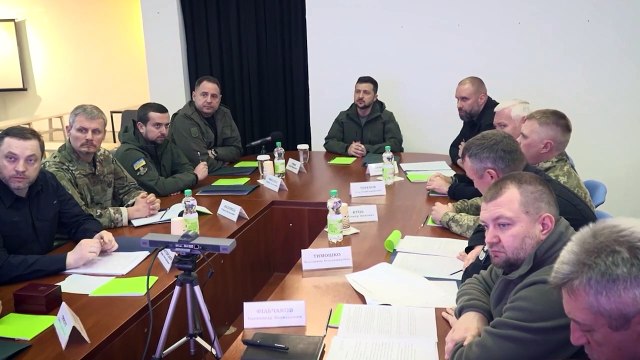 Autoridades ucranianas encuentran fosas comunes en la ciudad de Izium