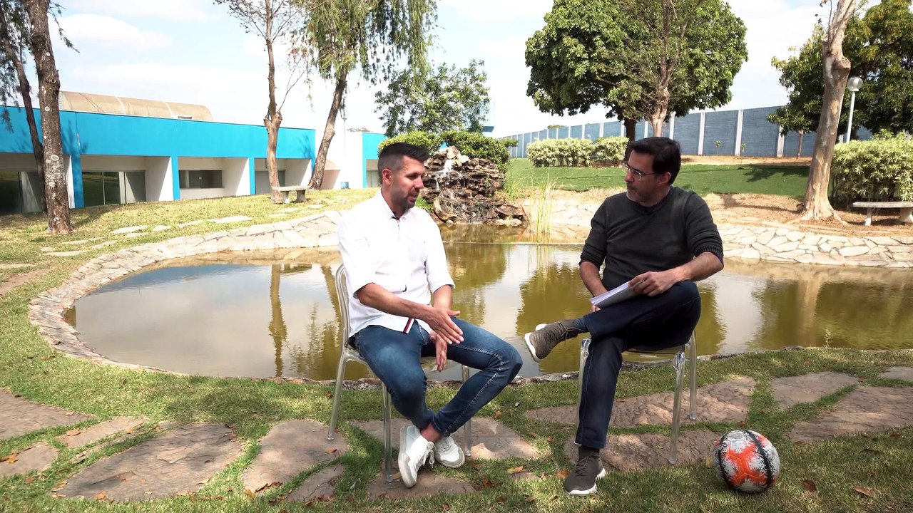 98 Esportes | Paulo Pezzolano aponta diferenças dos jogadores brasileiros e sul-americanos, e explica mudanças no time titular do Cruzeiro!