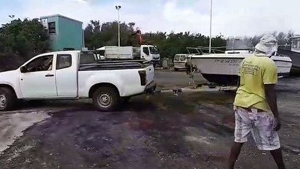 Les pêcheurs de Saint-Félix rangent les bateaux