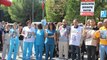 İstanbul'da sağlık çalışanları, sağlıkta şiddeti 'kanlı önlük' giyerek protesto etti