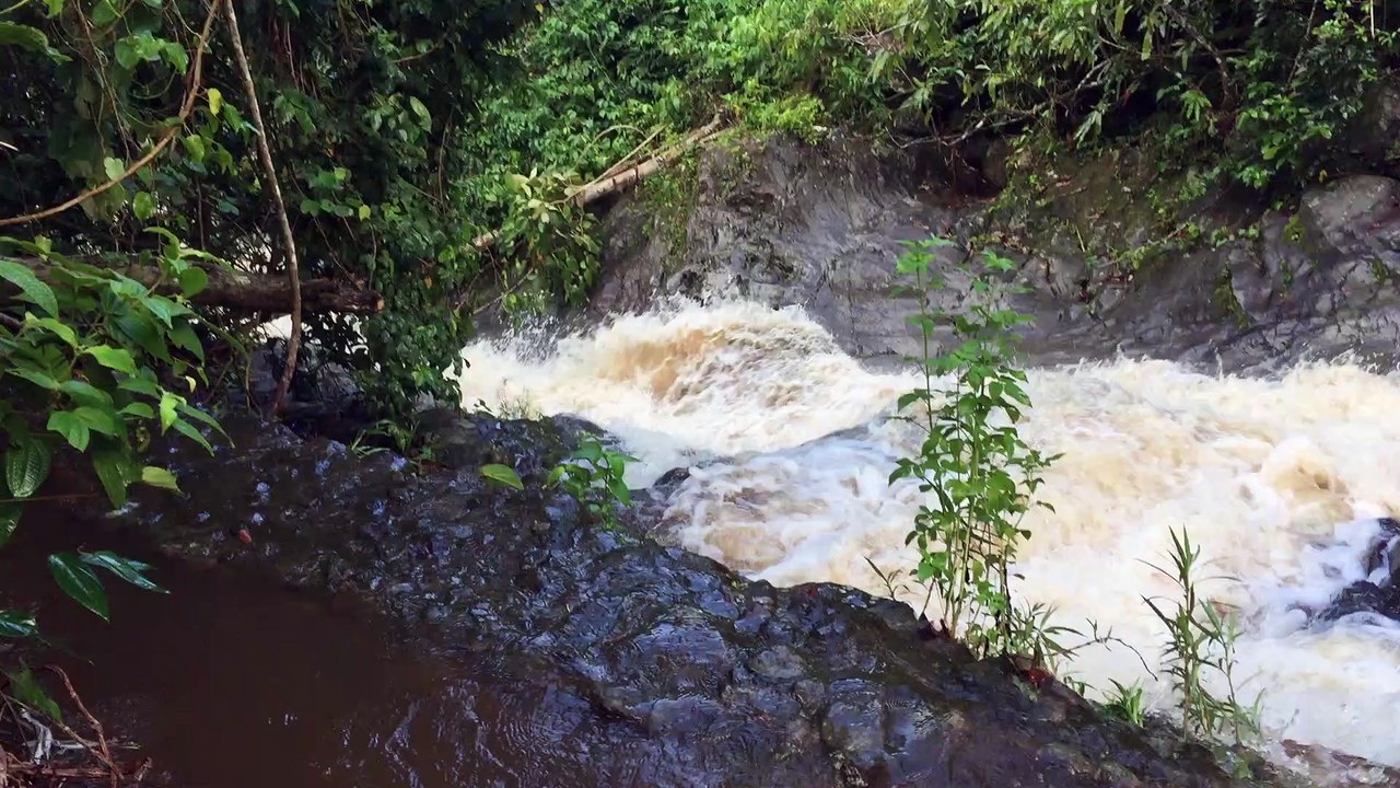 Débordement de la rivière à la Coulisse Vidéo Dailymotion