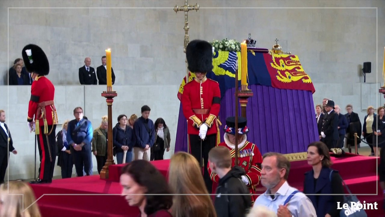 À Londres la queue pour voir la reine continue