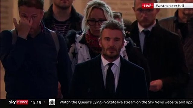 Décès d'Elizabeth II: Découvrez les images de David Beckham qui entre à Westminster Hall pour se recueillir devant le cercueil de la reine