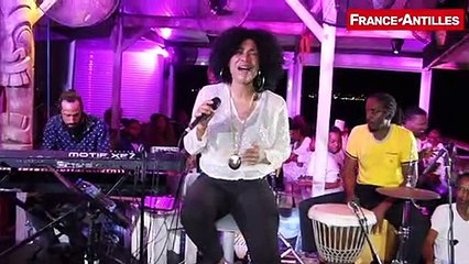 Tanya St Val au Sunset