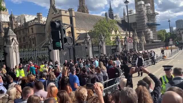 David Beckham, Kraliçe'nin naaşını görmek isteyenler arasında yer aldı