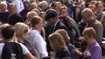 David Beckham presenta sus respetos a la reina Isabel II tras guardar 13 horas de cola