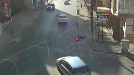 Niğde 3. sayfa haberi... Niğde'de yolun karşısına geçen 2 kadına araç böyle çarptı