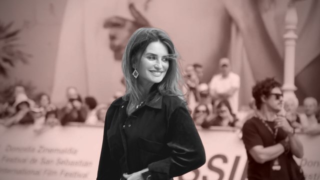 Penélope Cruz llega al Festival de San Sebastiány triunfa con su look 'total black'