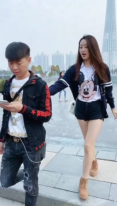 不就是想給小哥哥留個聯繫方式嗎搞的好像做賊似的黃會贏##斌少#