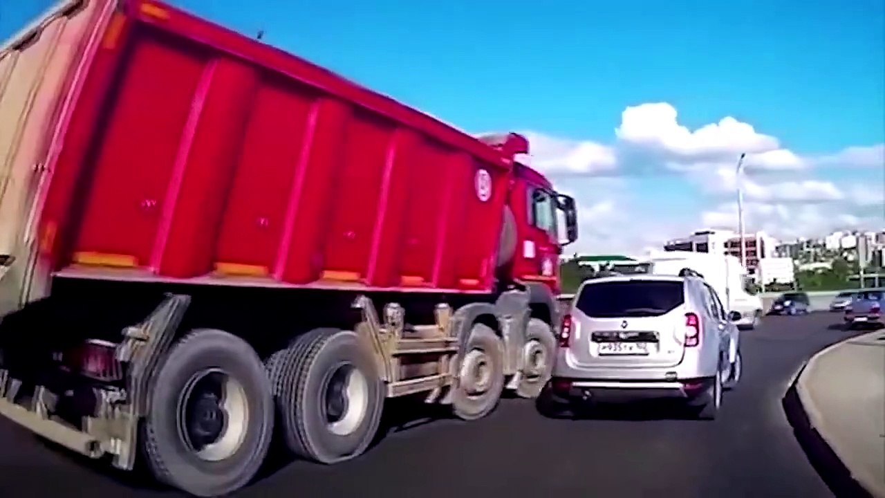 this car idiot is making me nervous, a collection of the latest, greatest, latest, greatest, latest plane, car, bicycle, train, bus and motorcycle accidents , versameling van die nuutste, beste, nuutste, beste, nuutste vliegtuig-, motor-, fiets-, trein