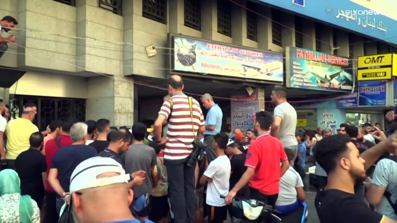 Sparer  im Libanon überfallen ihre Banken, um an ihr Geld zu kommen