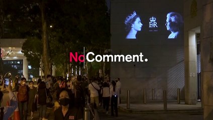 Mourners pay tribute to the Queen at the Hong Kong consulate.