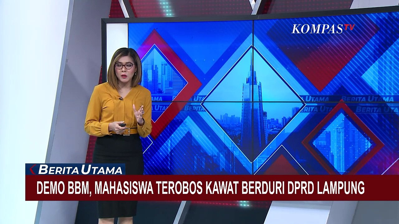 Aksi Mahasiswa Demo Hingga Terobos Kawat Berduri DPRD Lampung