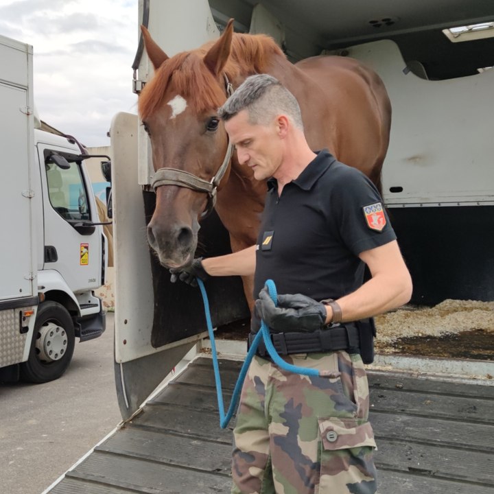 La Garde Républicaine arrive à Chèvremont