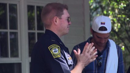 Migrantes enviados a Martha's Vineyard vão temporariamente para para base militar