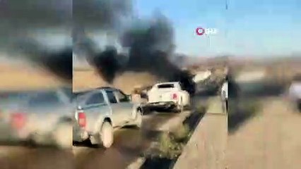 Kaza sonrası motosikletiyle alevler içinde kaldı, vatandaşlar yanmaktan kurtardı