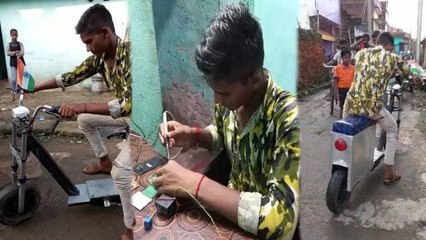 बिहार: 10वीं पास युवक ने कबाड़ से मजदूरों के लिए बनाई इलेक्ट्रिक बाइक, कहा- पेट्रोल की चिंता नहीं
