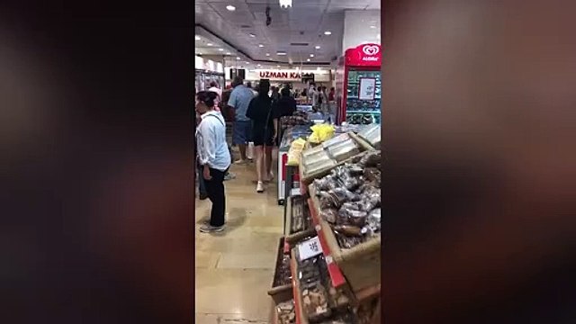 Vatandaşlar ucuz palamut için saatlerce kuyrukta bekledi