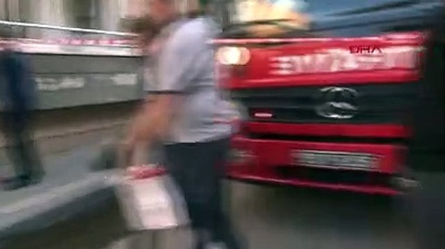 Yangın haberinde çekim yapan DHA muhabirine polisten saldırı