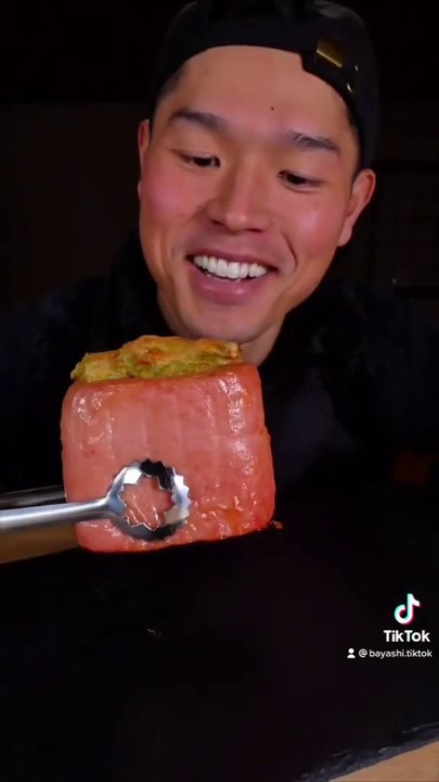 BayashiTV | Cooking Show | #Shorts_【Tik Tokで200万再生】スパムとワカモレの丸焼き Avocados from mexico