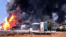 İzmir'de Bir Kozmetik Fabrikasında Yangın Çıktı!