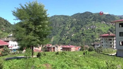 Atıl durumdaki okulu köydeki öğrenciler için eğitim merkezi haline getirdi