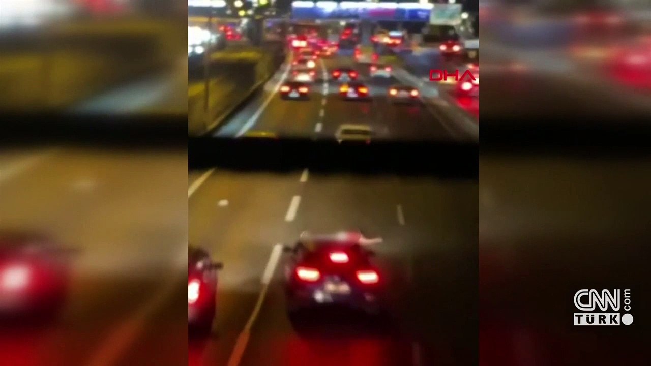 Akan trafikte yolun karşısına geçmeye çalışırken otomobil çarptı