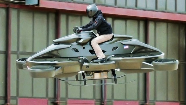Comme dans « Star Wars » : un Américain teste l'un des premiers scooters des airs du monde
