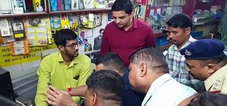 Loot in Mobile Shop बंदूक दिखाकर मोबाइल की दुकान में दिन-दहाड़े लूट