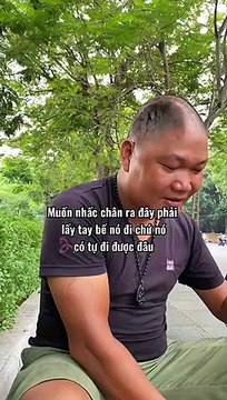 Clip: Chàng trai khiếm khuyết đầu hát rong ở Hải Phòng